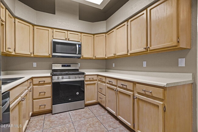 Building Photo - 143 N Alto Mesa Dr