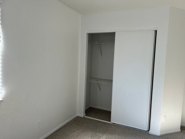 Building Photo - 4 Bedroom Pool Home