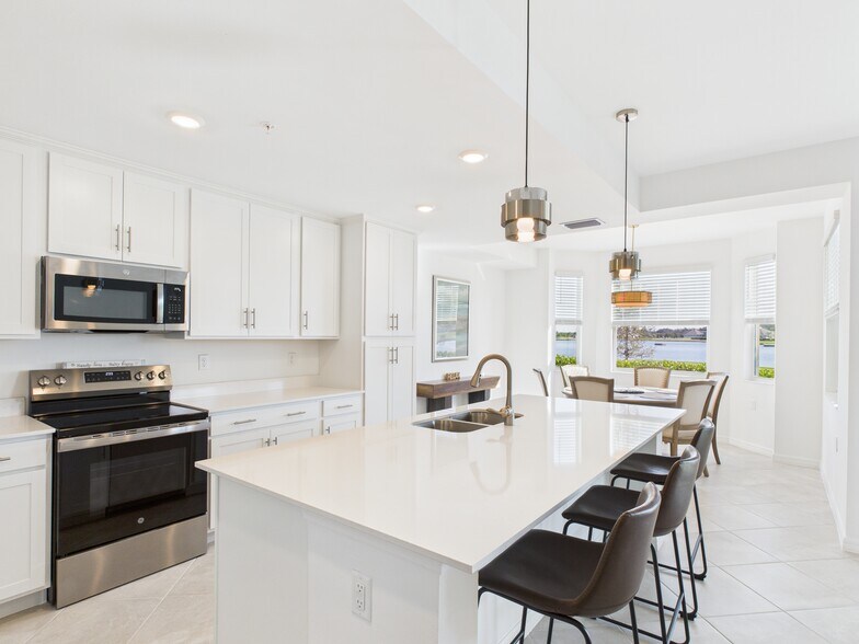 Building Photo - 5555 Double Eagle Cir