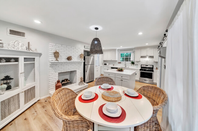 breakfast table facing kitchen - 22059 Ybarra Rd