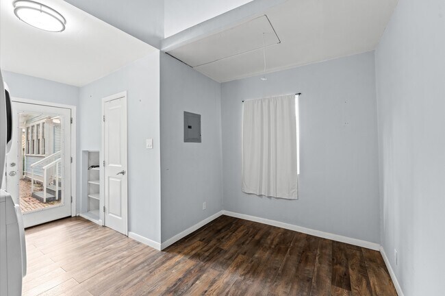Building Photo - 1610 Sage St