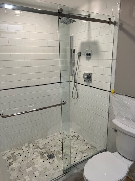 Building Photo - 212 5th St NE