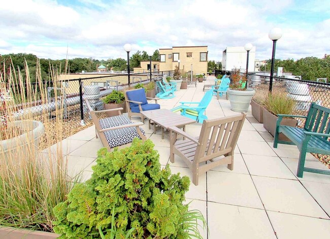 Building Photo - Spacious Studio Apartment in Cleveland Park