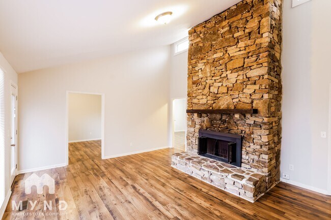 Building Photo - 3221 Fieldale Dr