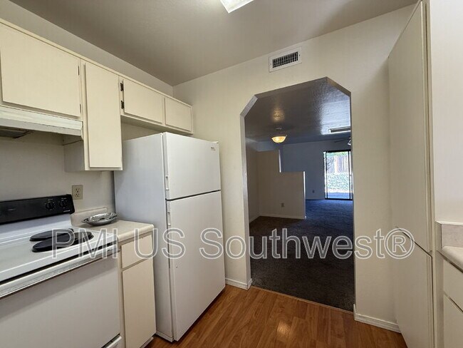 Building Photo - 9560 E Lakeshore Dr