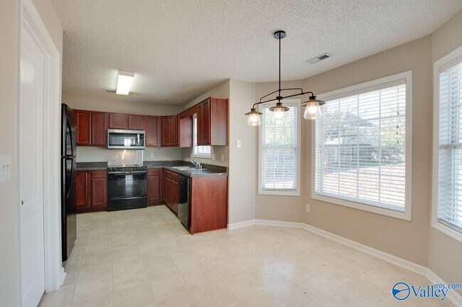 Building Photo - 530 Wade Rd