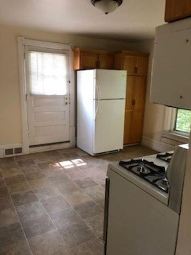 Building Photo - 1628 Winnebago St