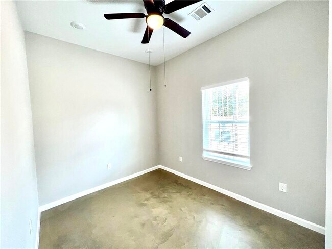 Building Photo - 9508 Quaker Ct