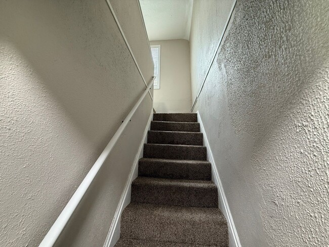 Building Photo - Freshly Renovated Single Family Home In De...