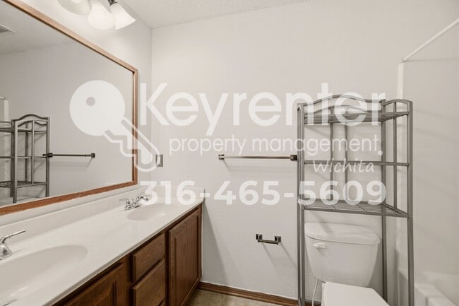 Building Photo - 827 S Sunset Cir