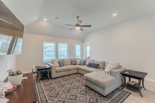 Building Photo - 22035 Juniper Crossing Dr
