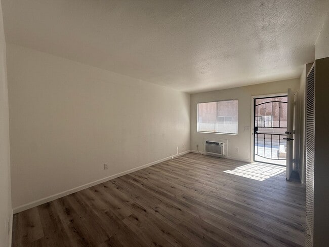 Building Photo - 524 E Ave Q-12