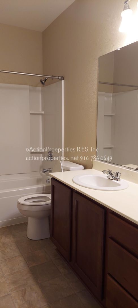Building Photo - West Park -3 Bedroom, 2 Bath,  Single Stor...