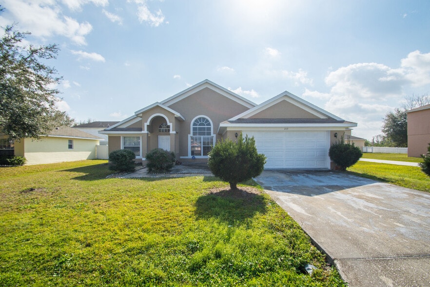 Primary Photo - 3 Bed 2 Bath Home with Stainless Steel App...