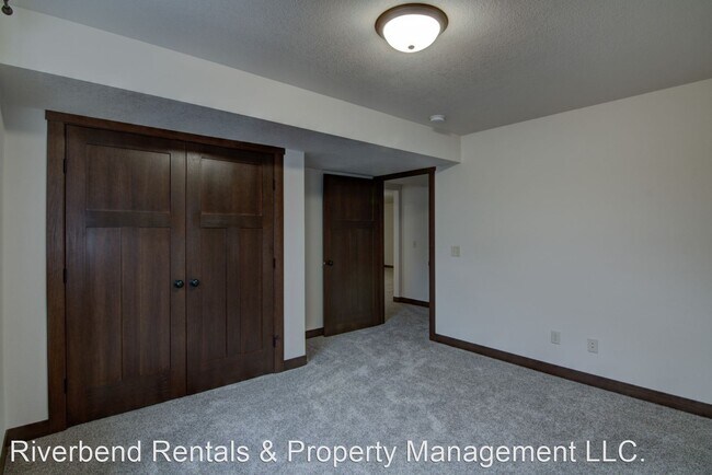 Building Photo - 3 br, 2 bath House - 4912 Waylon St