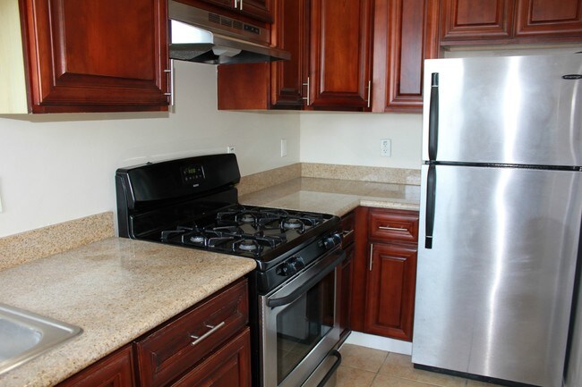 Building Photo - 1008 Larkin