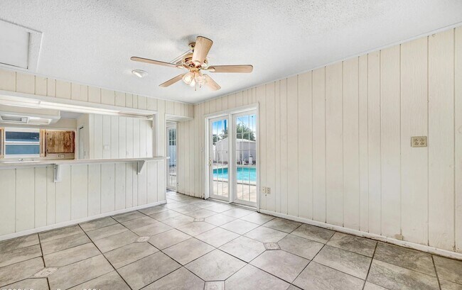 Building Photo - 4189 Hammock Dr