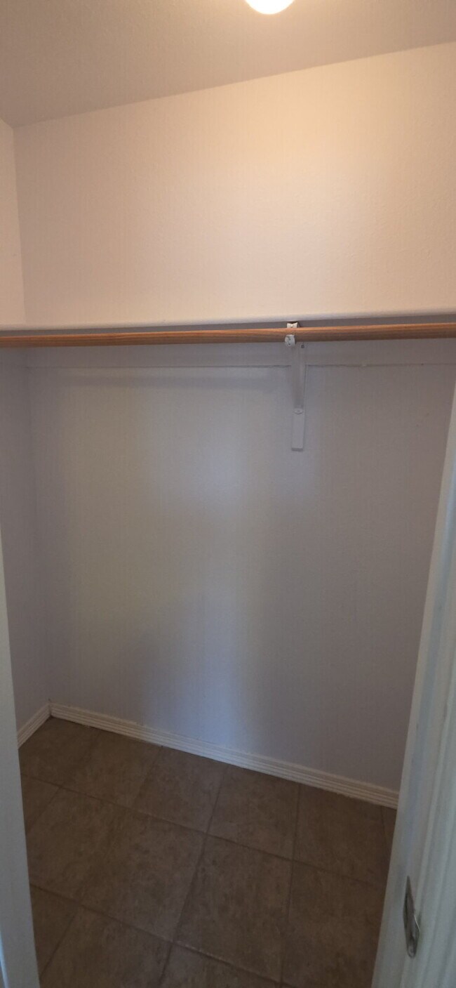 Building Photo - Large 4 Bedroom in Kennedale ISD