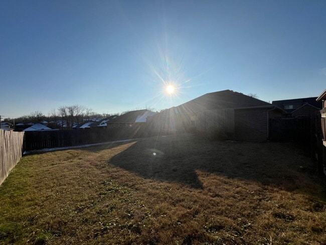 Building Photo - All brick 3 bedroom 2 bath house