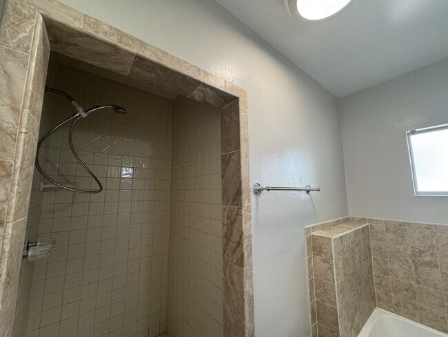 Building Photo - Gorgeous 3 Bedroom Home in La Mesa! *$500....