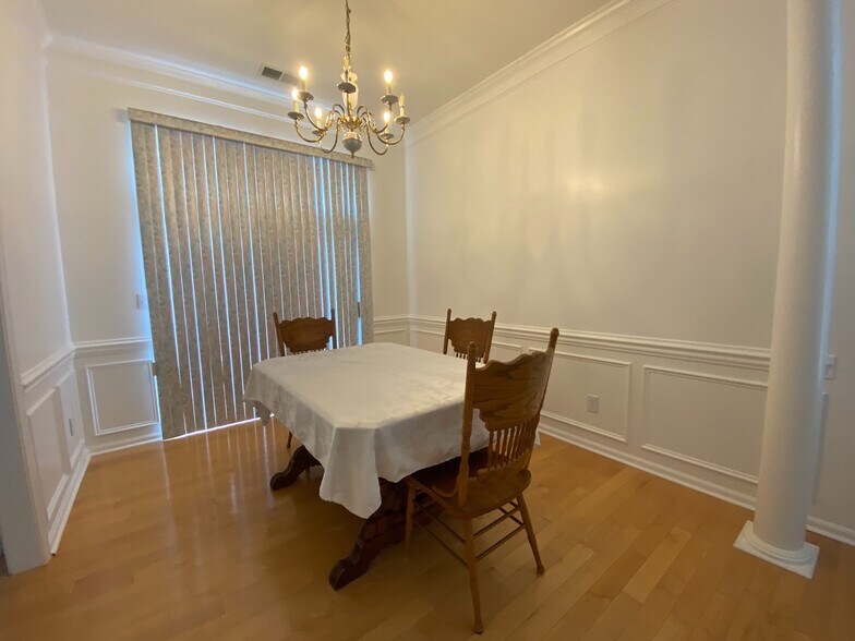 Building Photo - Room in House on Blueshot Ct