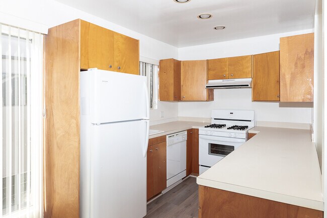 Building Photo - 8635 Cashio St
