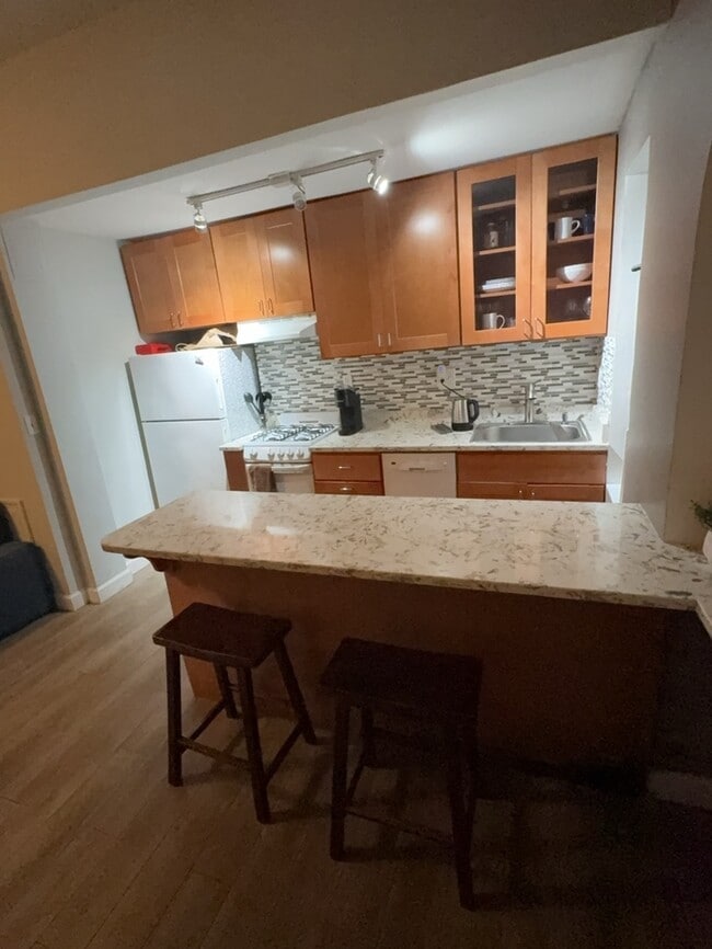 Primary Photo - $250 Off Rent!!! Cozy & Spacious 1BR/1BA A...