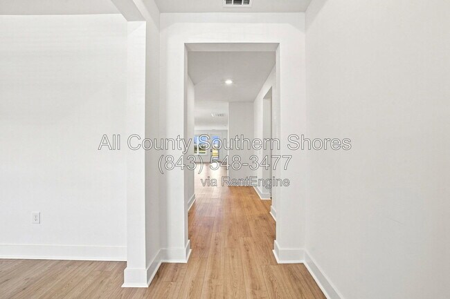 Building Photo - 3084 Claredon St
