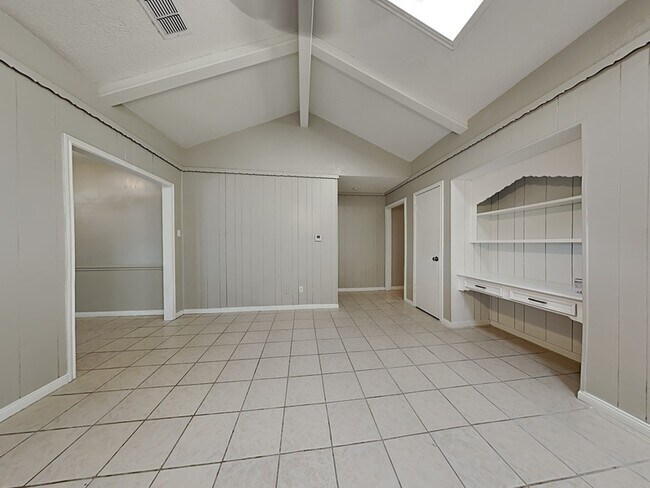 Building Photo - 16362 Brinkwood Dr