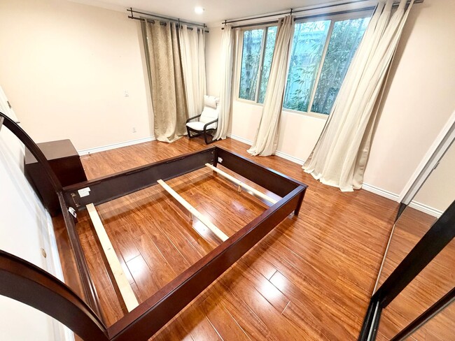 Building Photo - All utilities included 1 bedroom walking distance to Cal Tech