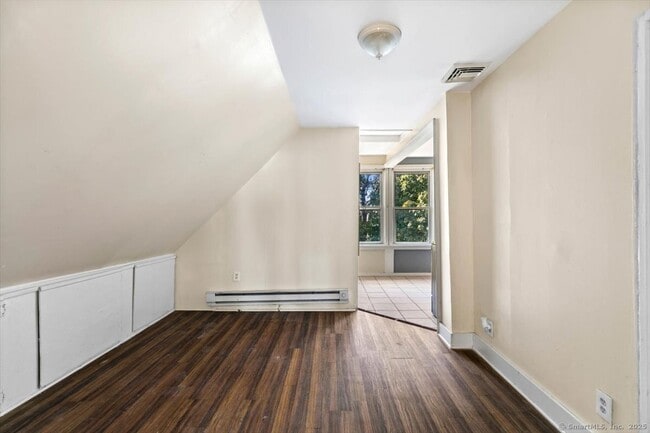 Building Photo - 737 Laurel Ave