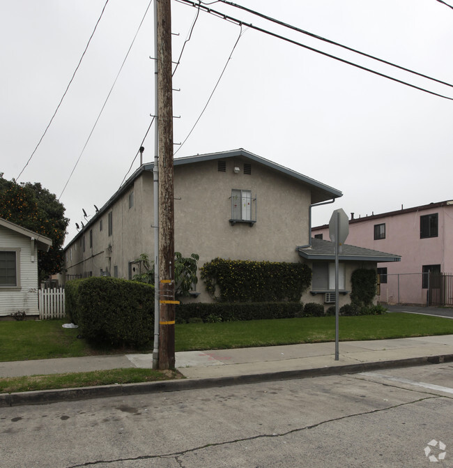 Building Photo - McClay Apartments