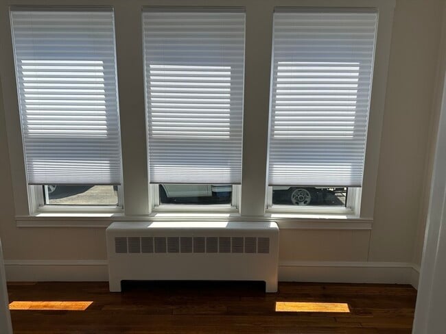 Building Photo - 36 Cross St