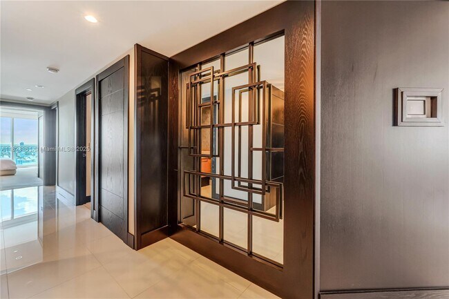 Building Photo - 17001 Collins Ave