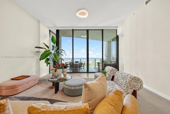 Building Photo - 2821 S Bayshore Dr