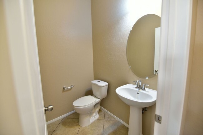 Building Photo - Beautiful 3 Bedroom Henderson Home!