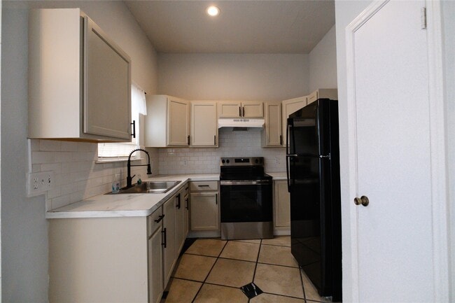 Building Photo - 3202 Rockrill Dr