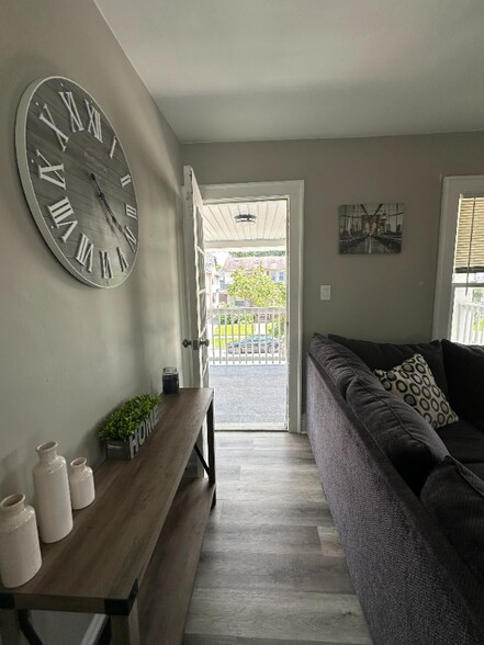 Building Photo - 1278 W 106th St