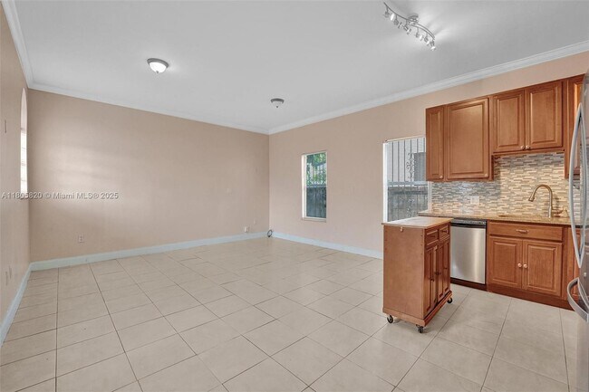 Building Photo - 1695 SW 11th St