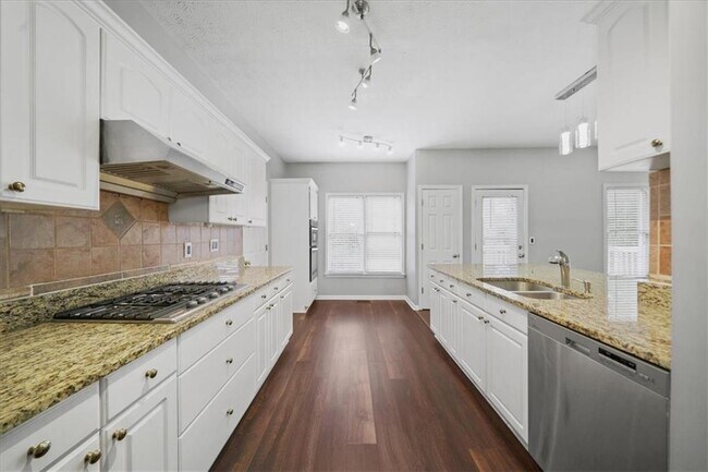 Building Photo - 4085 Pineset Dr