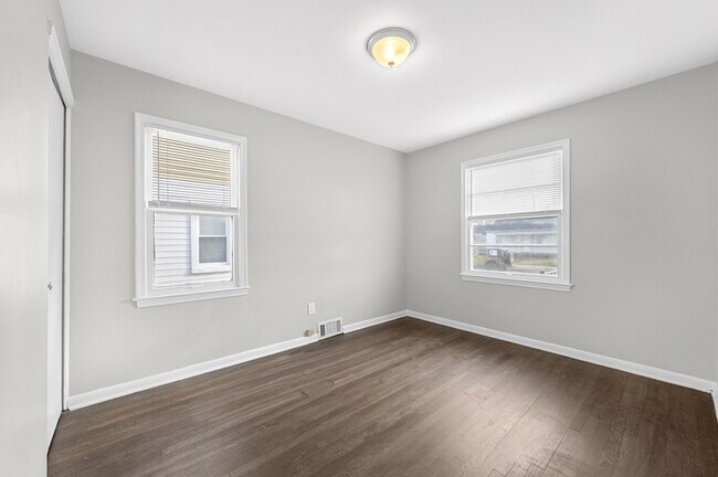 Building Photo - 12753 Georgiana Ave