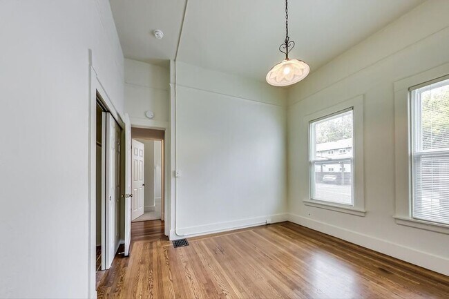 Building Photo - 159 Emerson St