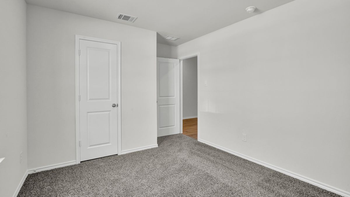 Building Photo - 220 Greenshade Ln