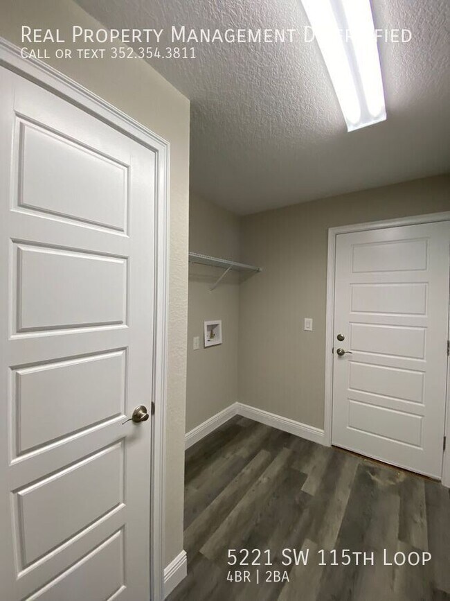 Building Photo - 5221 SW 115th Loop