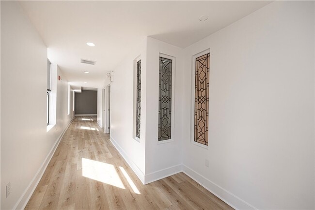 Building Photo - 232 3rd Ave