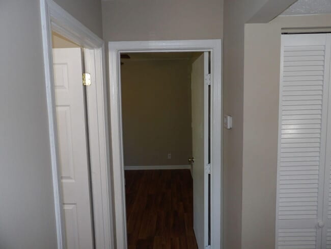 Building Photo - 35 Ashwood Ct