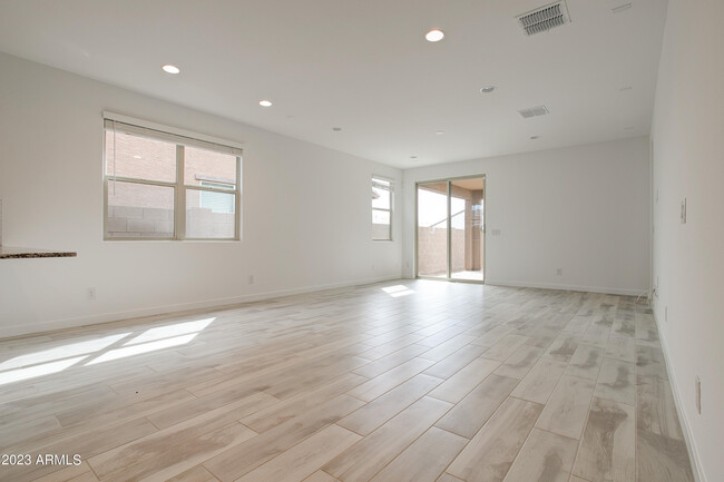 Building Photo - 16845 W Evergreen Rd