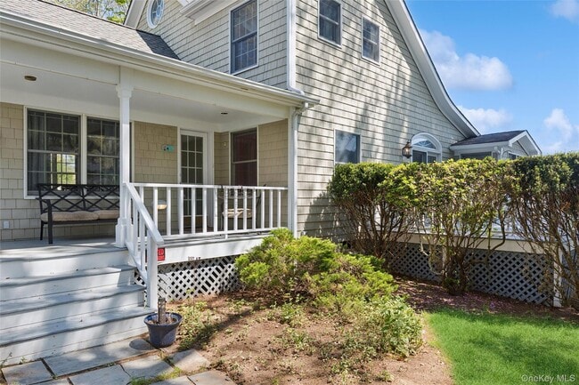 Building Photo - 425 Briarwood Ln