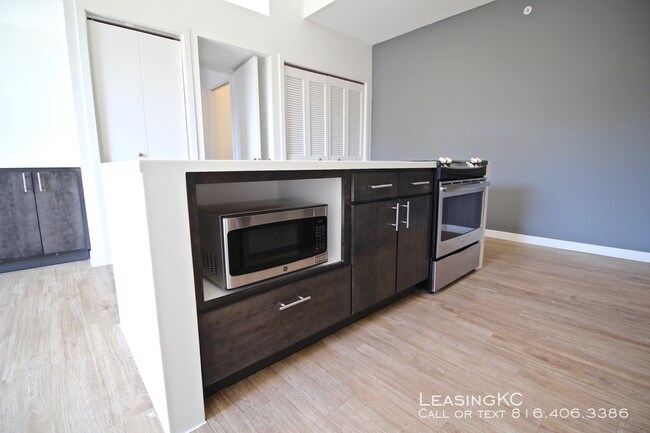 Building Photo - 63 Brookside