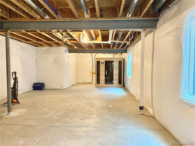 Building Photo - 15953 Fillmore St
